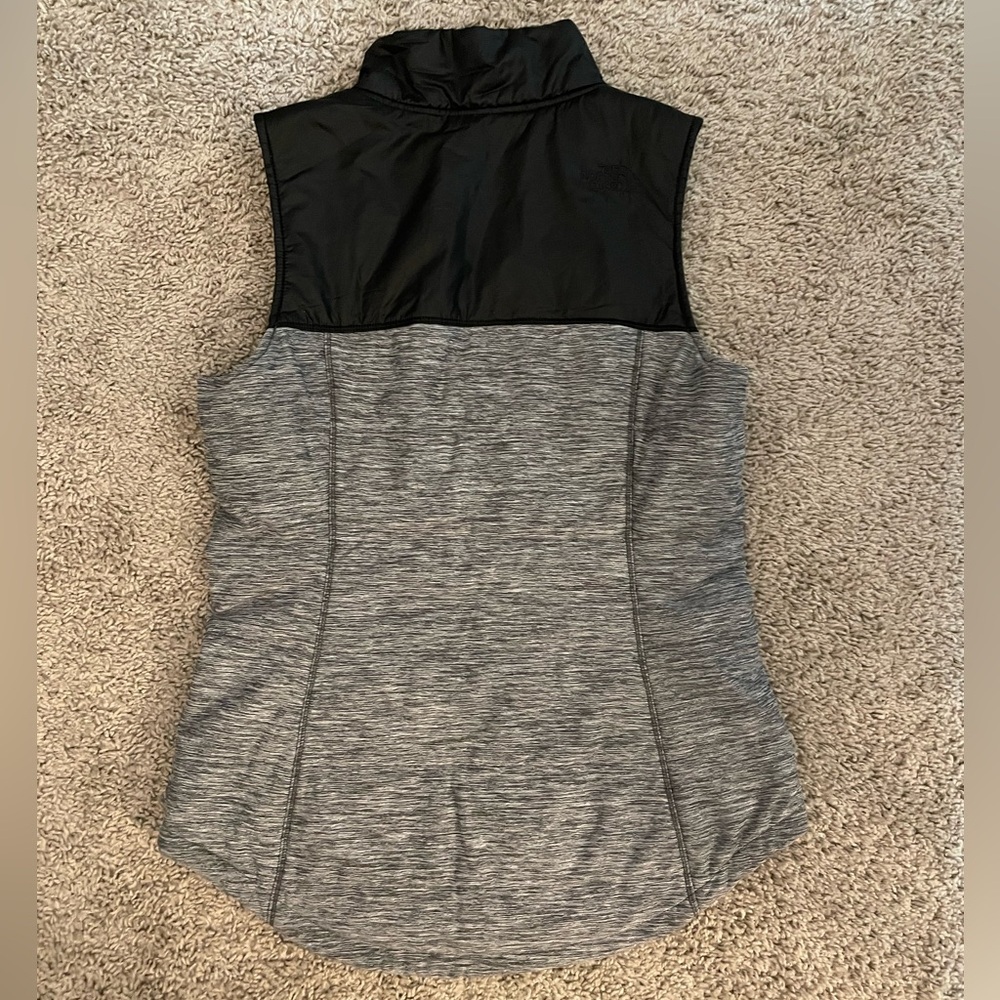 The North Face Pseudio Vest - Picture 2 of 3